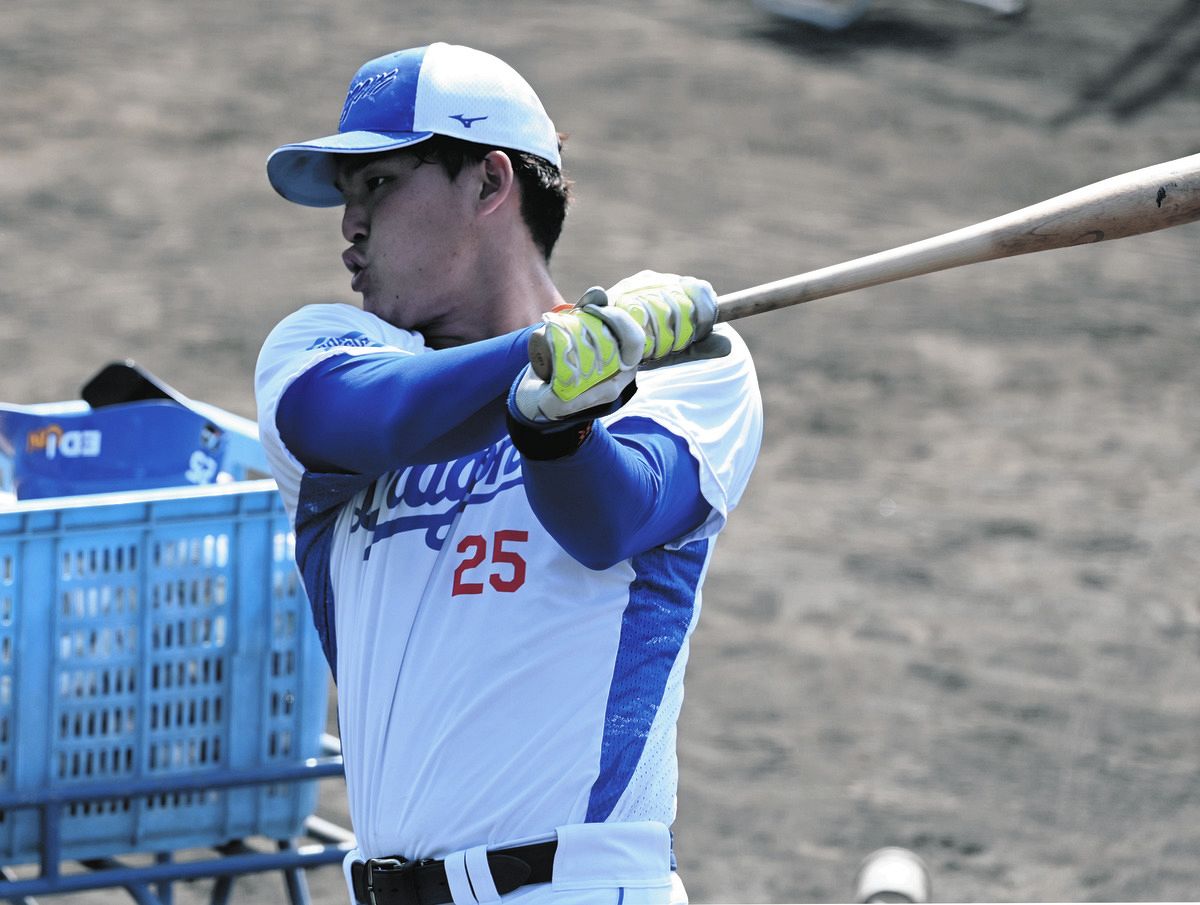 中日・石川昂弥『限界まで』一心不乱にバット振り込む 「打撃の