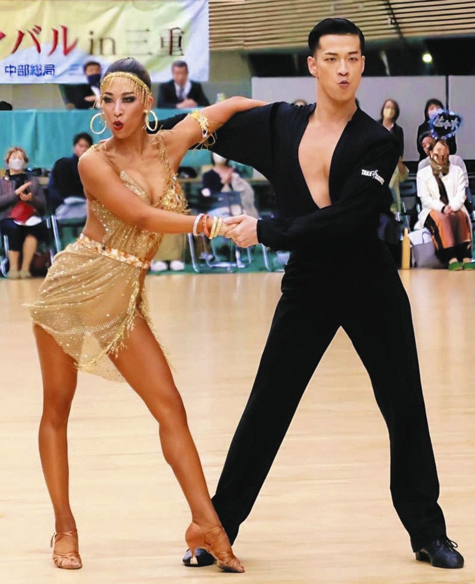全国プロフェッショナル選手名鑑 社交ダンス 伊勢出身競技ダンサー、ドイツで踊る 初の世界大会「6位以内目指す