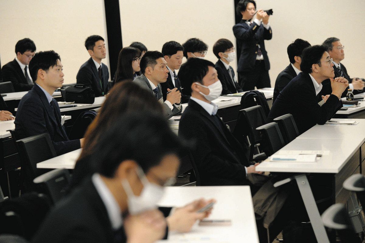 国際市場の可能性に熱視線を送る食品業界の担当者ら＝津市丸之内で