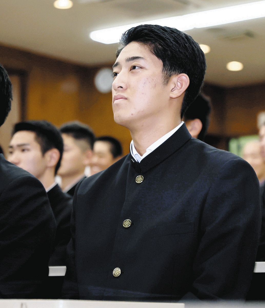 巨人から１位指名を受けた横浜高の織田翔希
