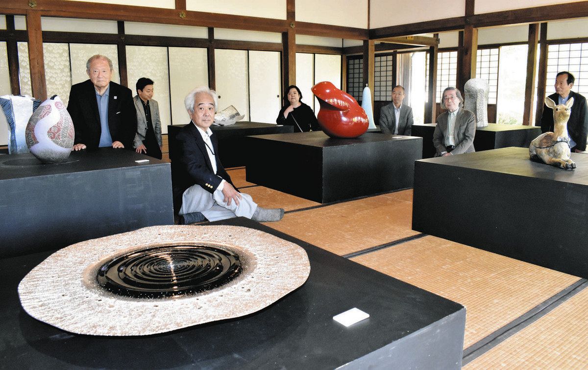 硝子工芸家の作品/百貨店での展示会場にて 緩かっ
