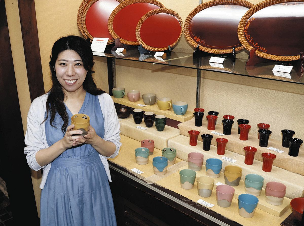 飲み物注ぐとパンダぷかぷか 塩尻の蒔絵師、木曽漆器に新たな風を
