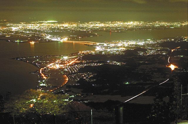 琵琶湖の夜景はいかが 大津 びわ湖テラス 初の聖夜企画 中日新聞web