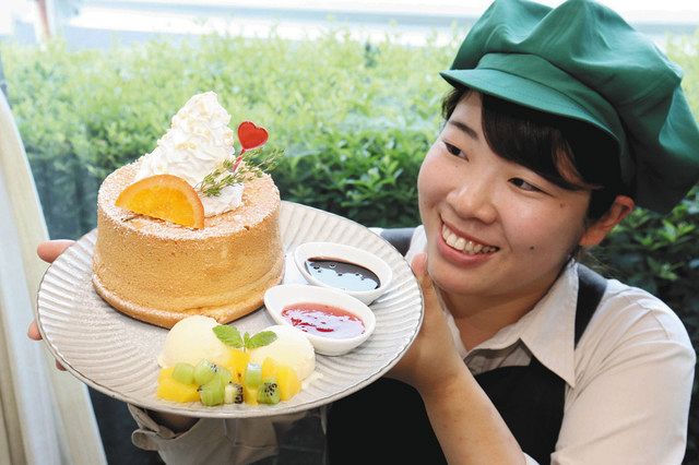 湖や山イメージしたシフォンケーキ 錫杖湖水荘 ７月１日から新メニュー 中日新聞web