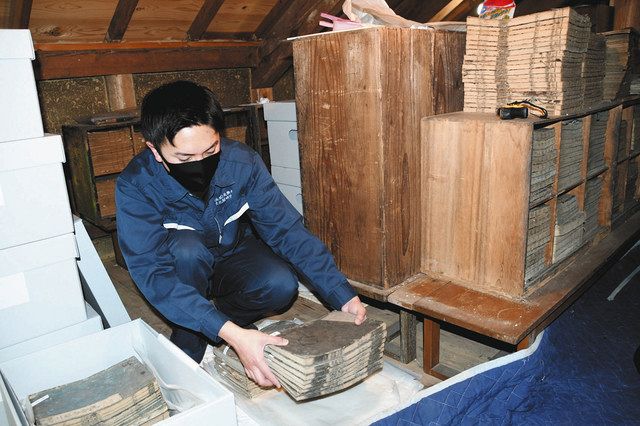 室町から明治の古文書を整理 湖西市・本興寺：中日新聞しずおかWeb