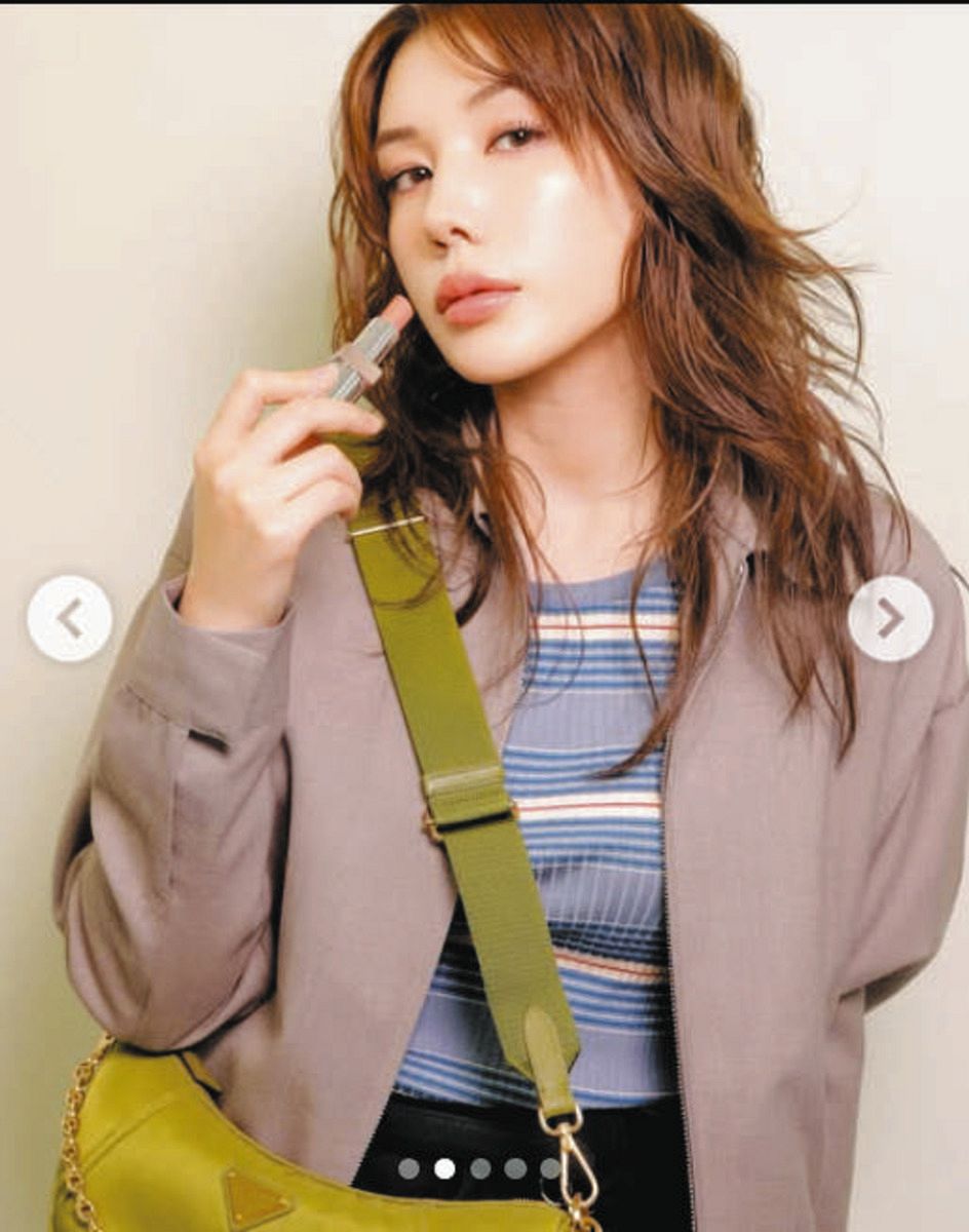 ◇仲里依紗、鏡越しの妖艶ショット「本当に美しすぎる」と絶賛の声