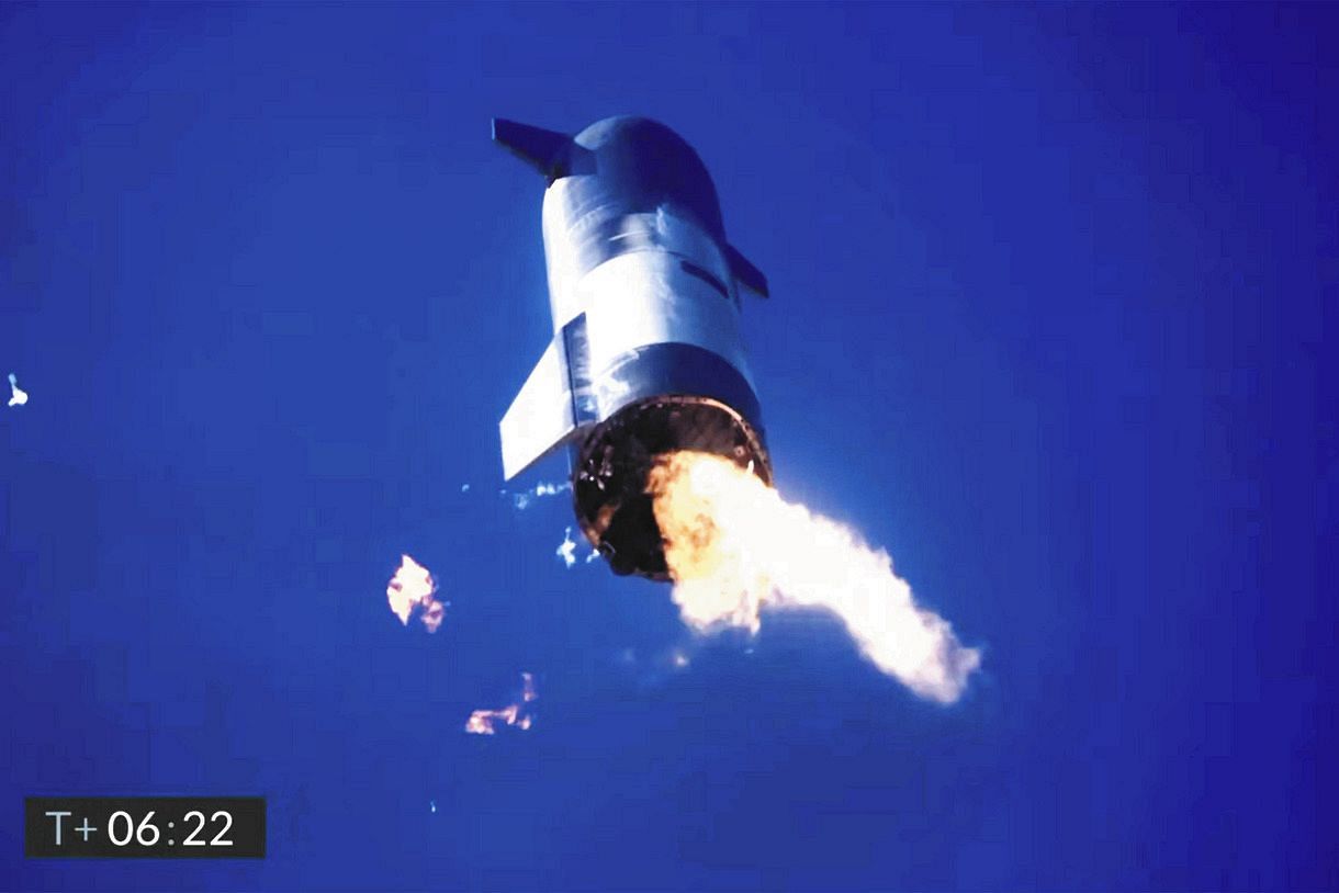 米テキサス州で宇宙企業スペースＸが発射したロケットの試作機。その後、着陸に失敗し炎上した、写真は２月の試験（ＵＰＩ＝共同）