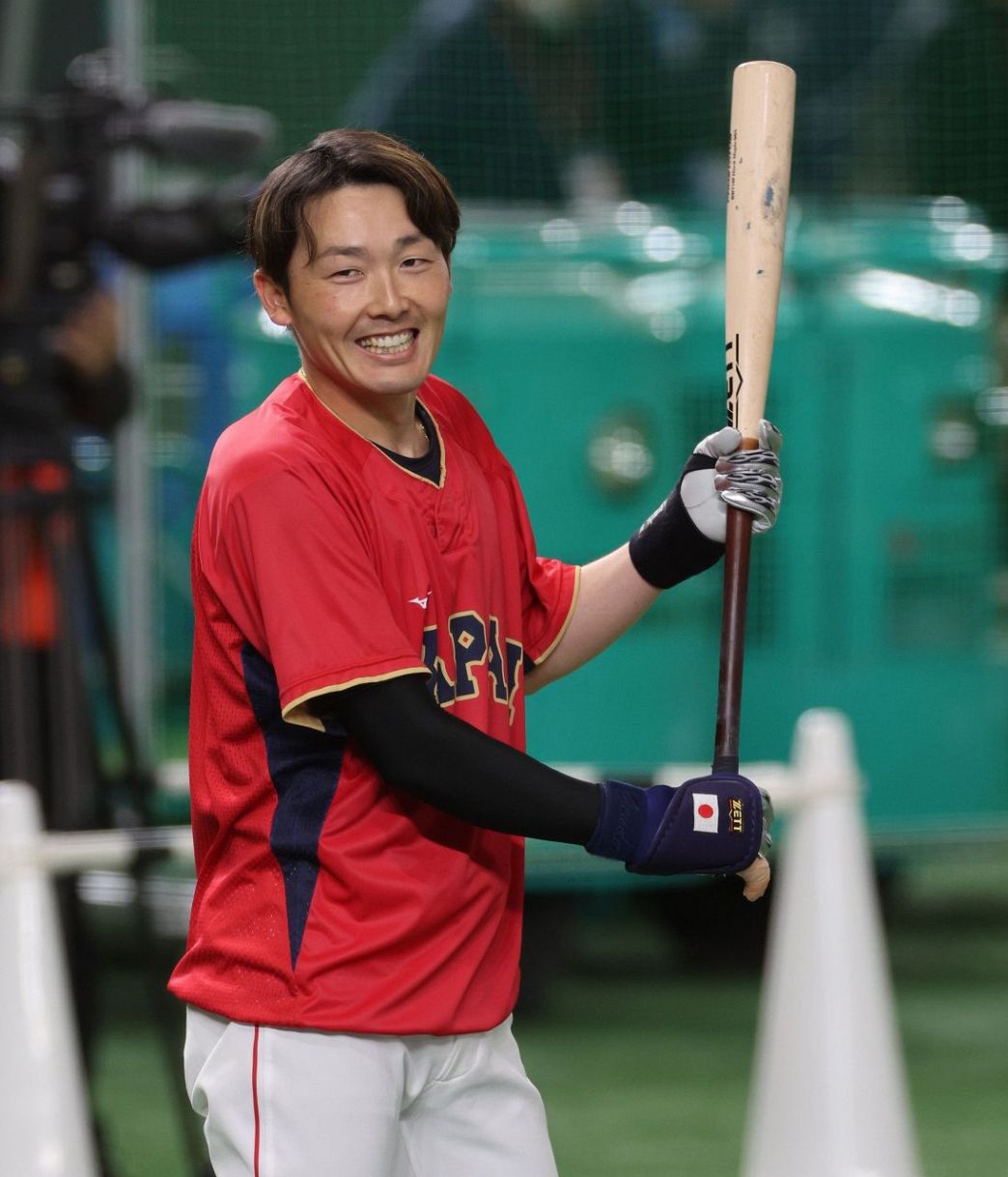 骨折の源田、5日ぶりにフリー打撃 手袋を一部カット、テーピングの小指