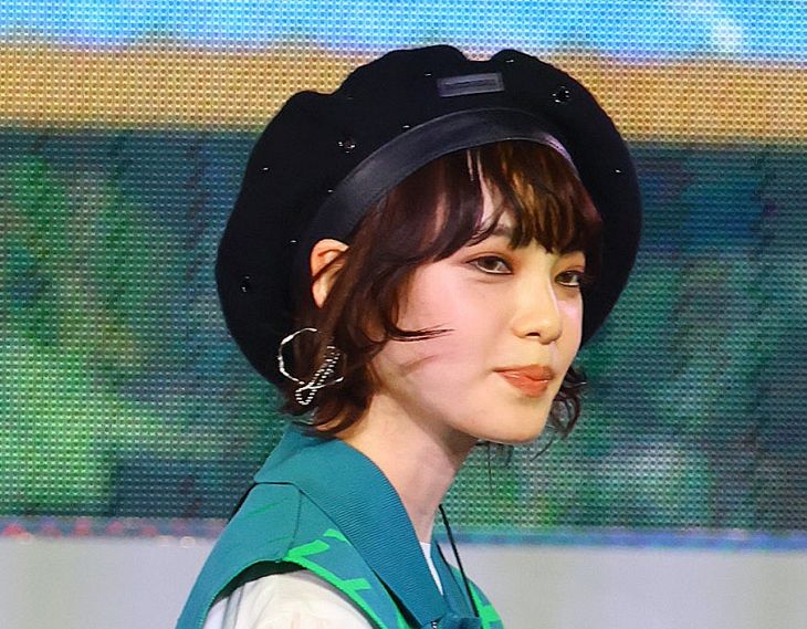 美品 LOVELESS ラブレス カラーブロック トレンチコート 平手友梨奈 平手友梨奈が着こなす、あたらしいエレガンスの可能性。 メンズノンノ