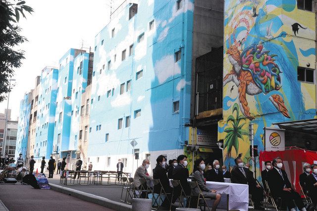 青空の下 にぎわいを 岐阜 アートウォール 完成式 中日新聞web