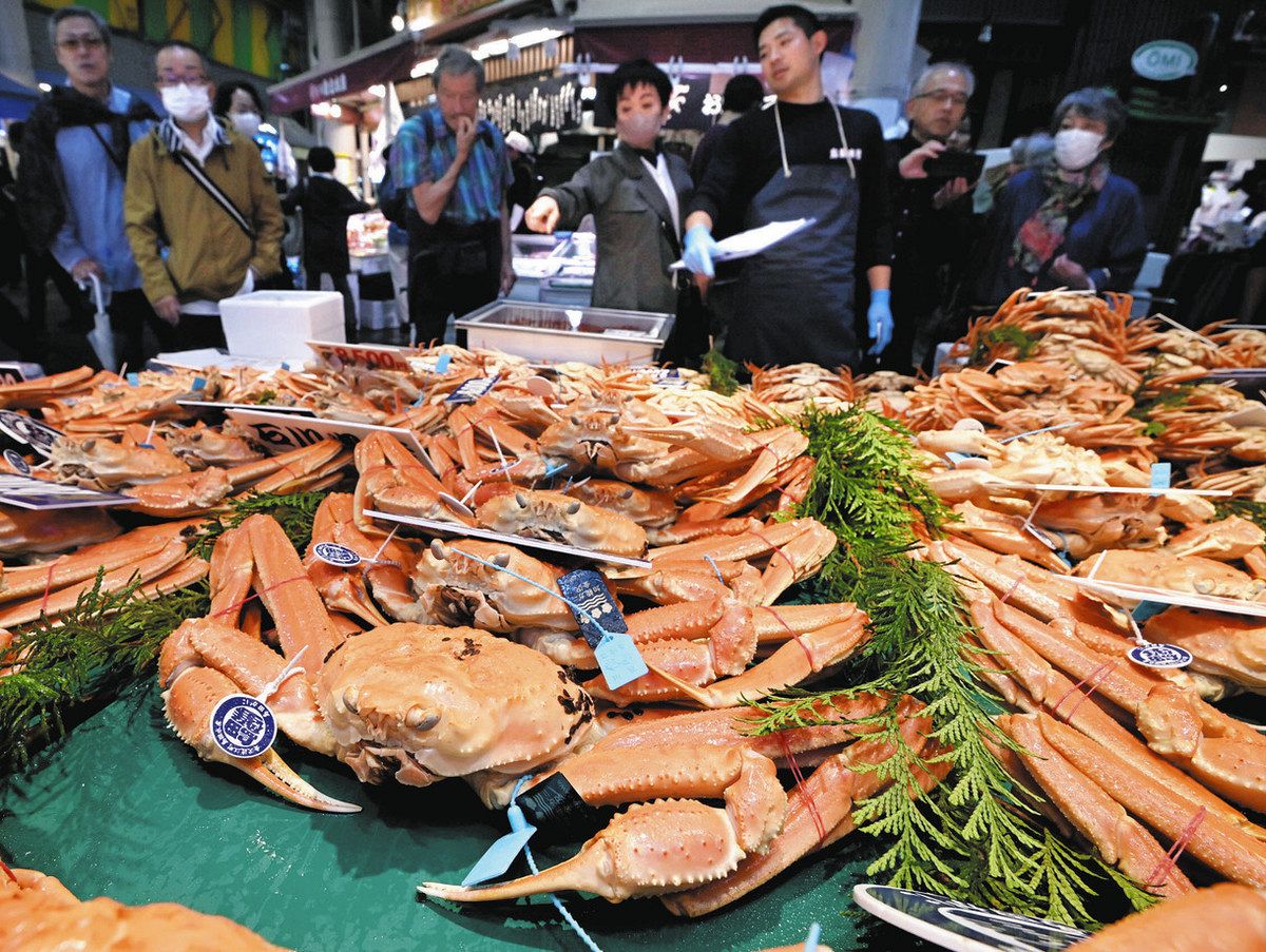 石川】ズワイ初物 来た来た 近江町市場：北陸中日新聞Web
