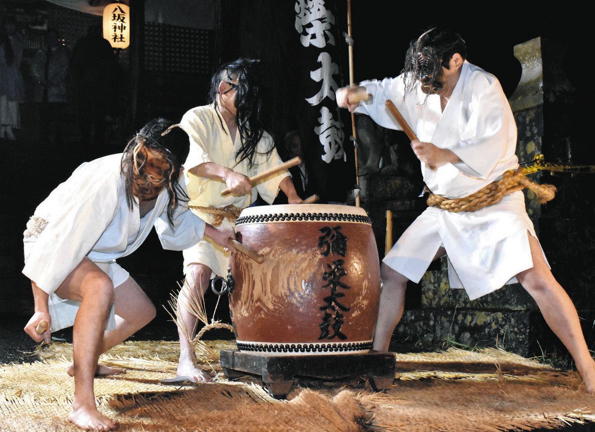 復興の祈り ばちに乗せ 宇出津で弥栄太鼓初打ち奉納：北陸中日新聞Web