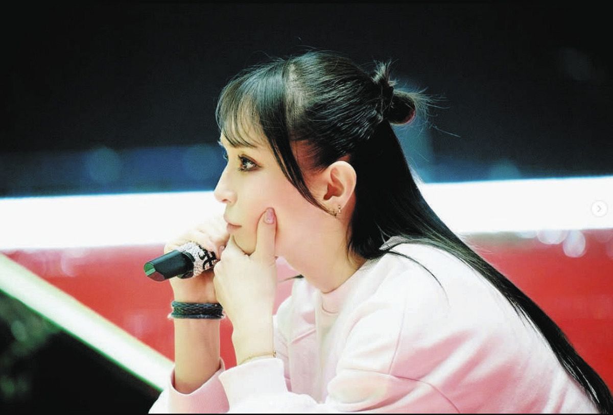 ◇浜崎あゆみ、「黒髪似合いすぎ」ショット【写真】：中日スポーツ