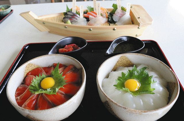 小浜産食材にこだわった赤と白の海鮮丼＝小浜市の濱の四季で