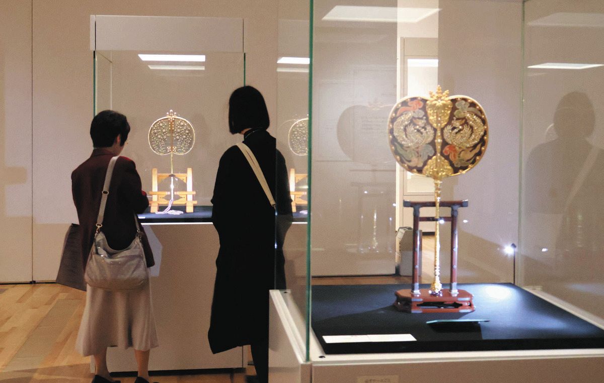 真珠1600個装飾品この目で ティアラ装着体験も 三重県総合博物館で企画 