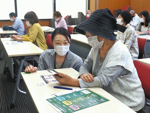 高齢者らスマホに慣れて 魚津市 情報格差解消へ教室 北陸中日新聞web 高齢者らスマホに慣れて 魚津市 情報格差解消へ教室 北陸中日新聞web