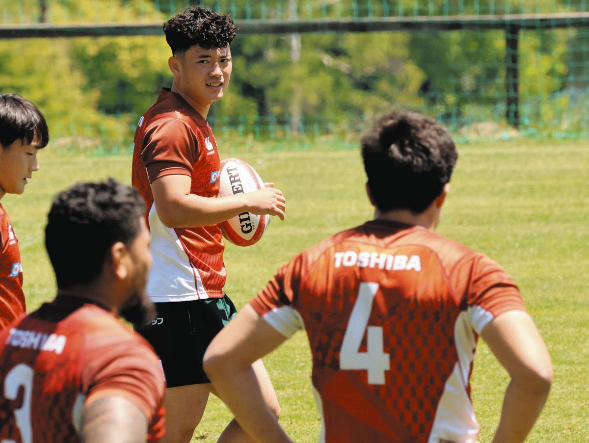 ＮＺ留学の経験で英語も堪能な小村。外国人選手やコーチとも通訳なしでコミュニケーションを取る