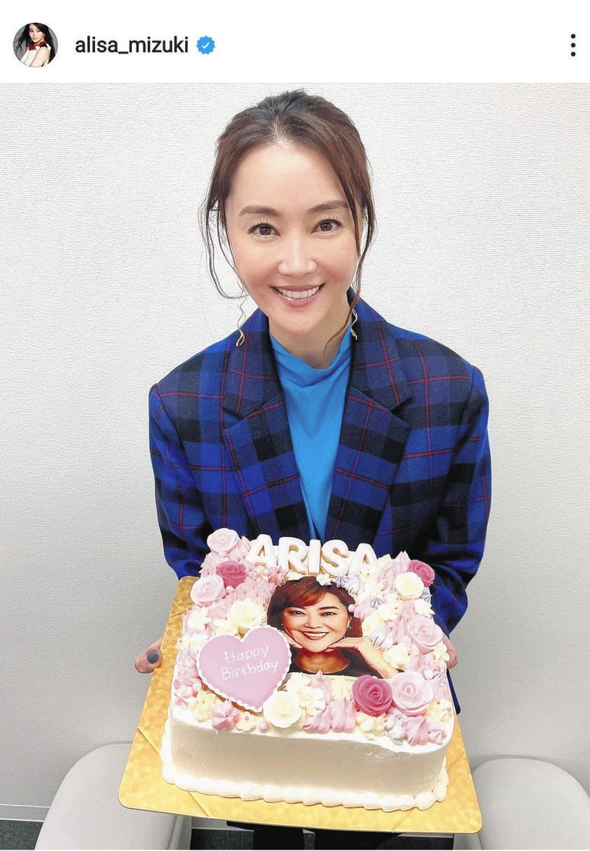 写真】46歳の誕生日を報告する観月ありさ：中日スポーツ・東京中日スポーツ