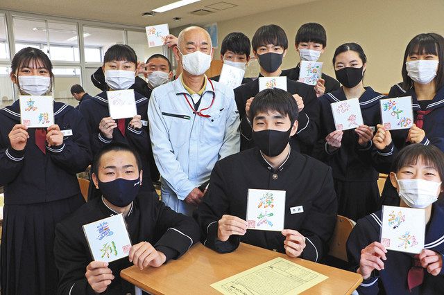 卒業135人の名前 花文字で ３カ月かけ描いた 笑顔咲く色紙 北陸中日新聞web