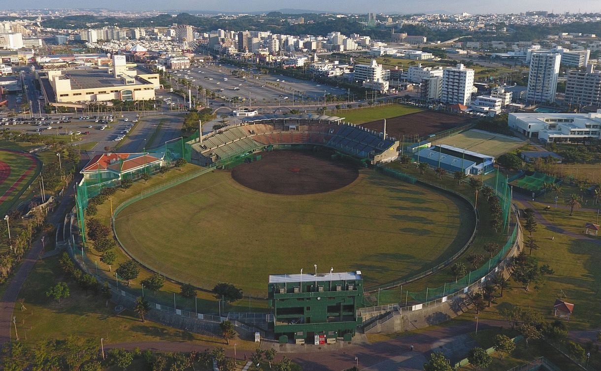 中日ドラゴンズの１軍がキャンプで使用する北谷球場（現　アグレスタジアム北谷、ドローンから）