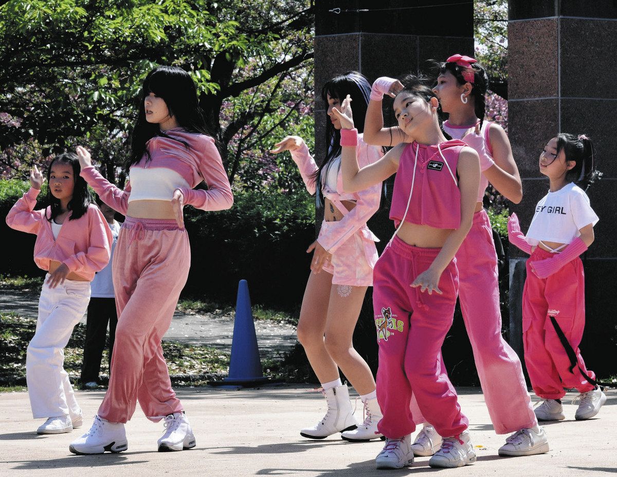 チア、ヒップホップなど踊って笑顔 名古屋でキッズダンスフェスタ：中