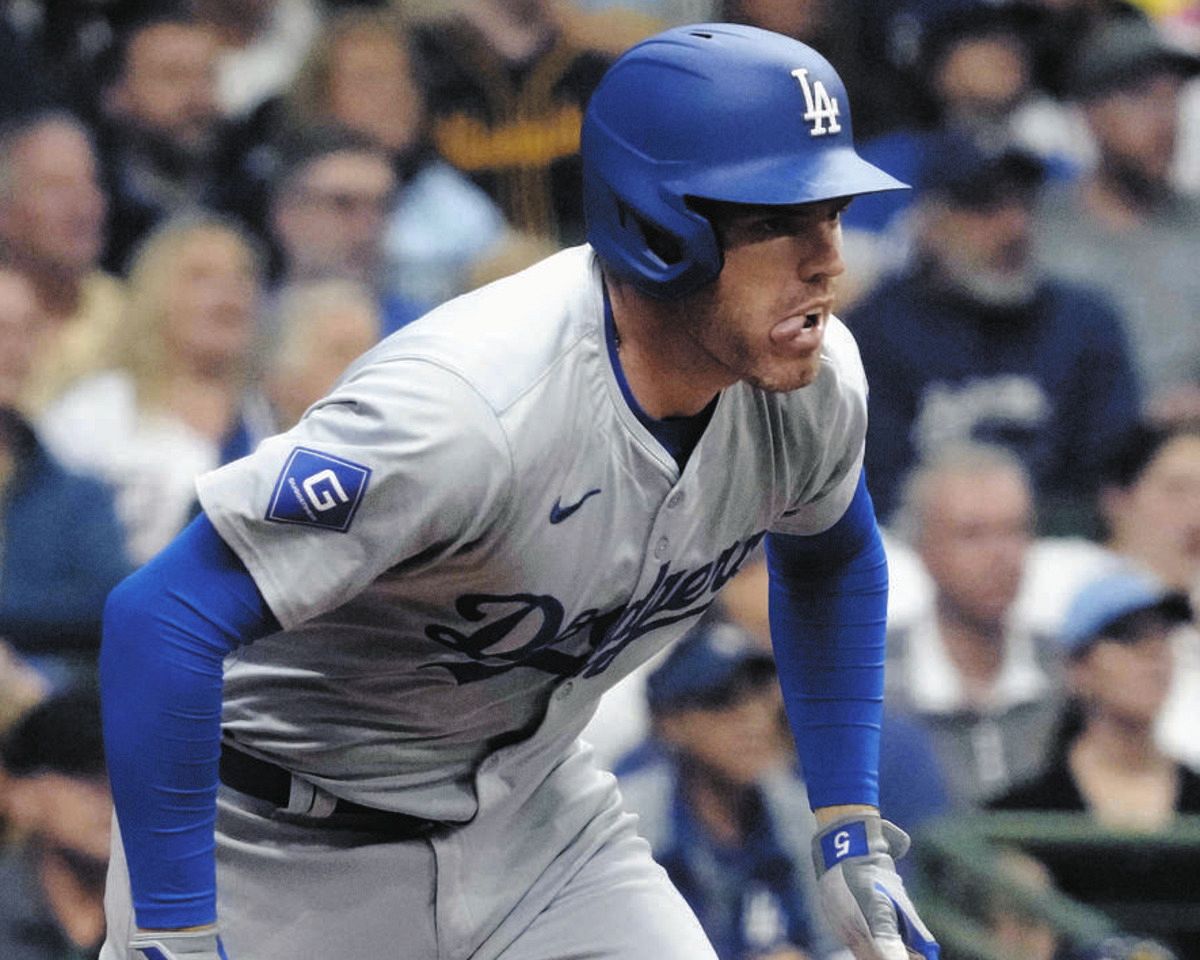 ドジャースにまた激震…今度はMVPトリオのフリーマンが負傷交代…監督
