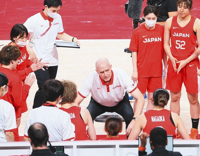 快挙の銀 女子バスケ監督のトムさん 日本の新時代幕開けを宣言【東京五輪】：中日スポーツ・東京中日スポーツ