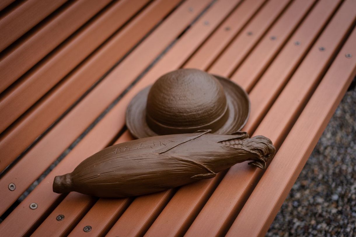 ジブリパーク 公園のベンチにあの人の忘れ物 とうもころし 紅の豚の 中日新聞web