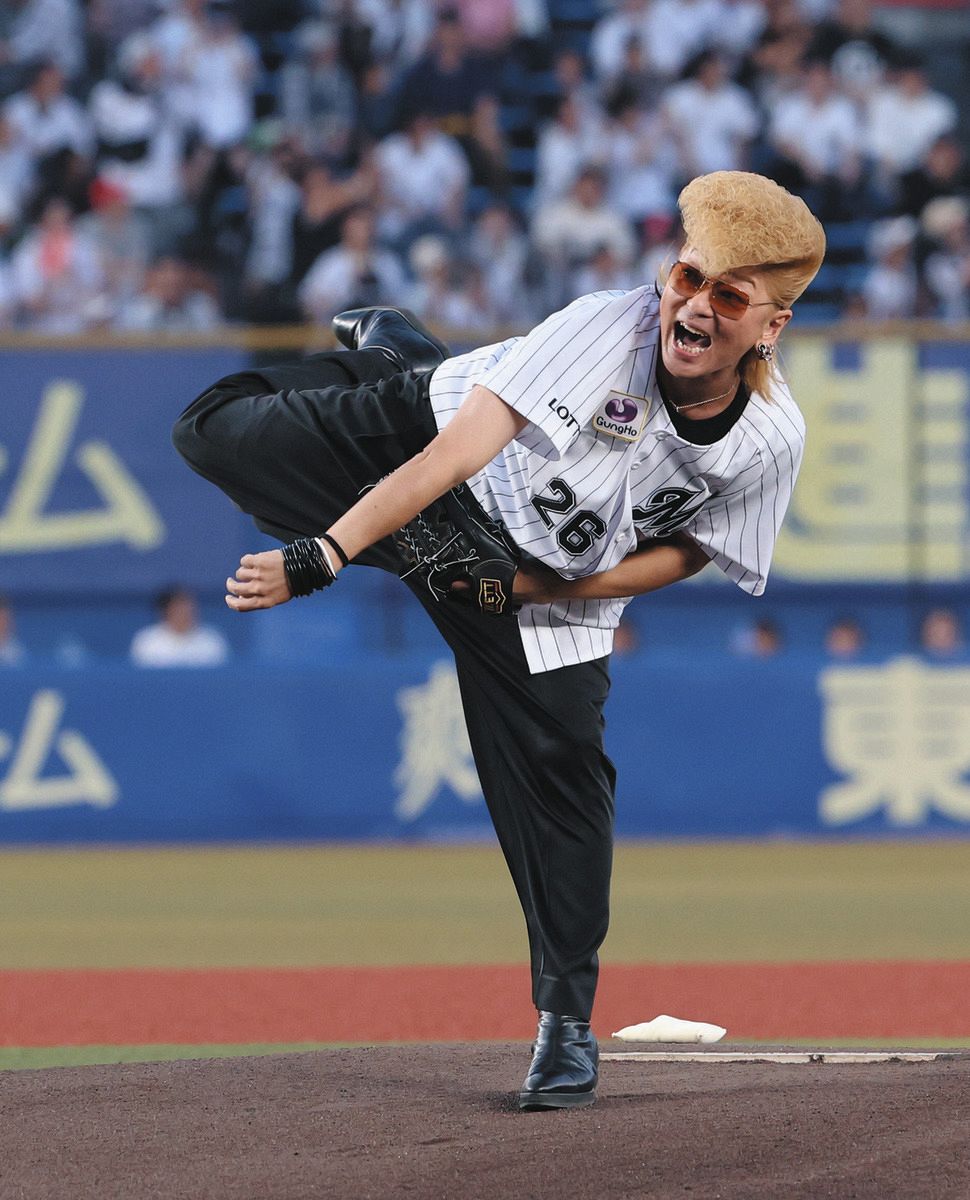氣志團・綾小路翔、マリンスタジアムで大暴投！「本当は140キロ