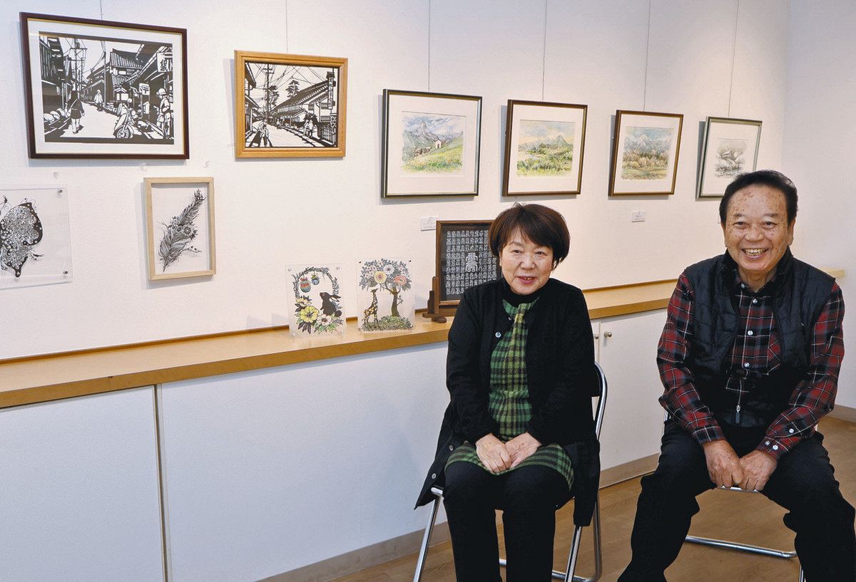 絵画と切り絵、仲良く並ぶ 関の山好きの青山さん夫婦、初の2人展：中日