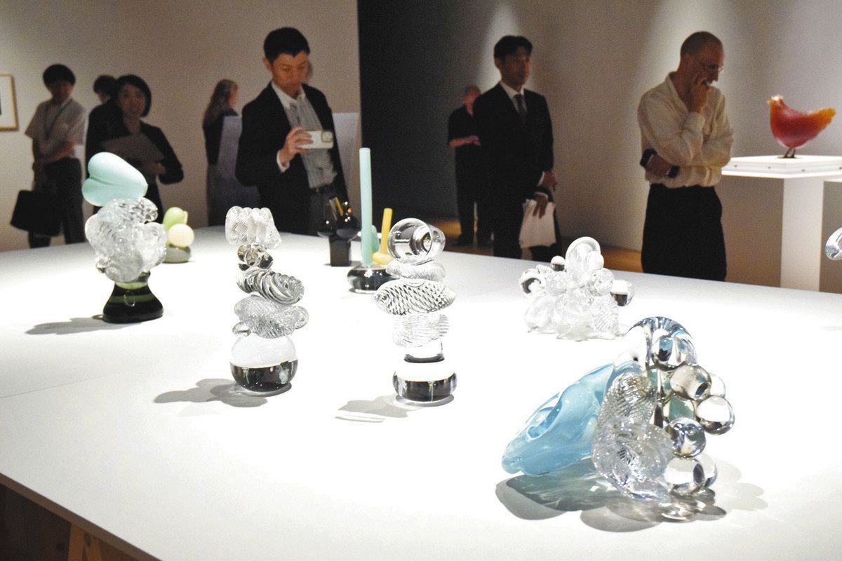 富山市ガラス美術館10周年展 「生」の形 さまざまに きょう開幕：北陸