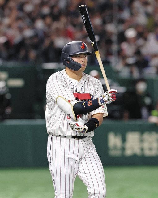 侍4番復帰の村上宗隆、4回追加点の好機に痛恨二ゴロ、第1打席では