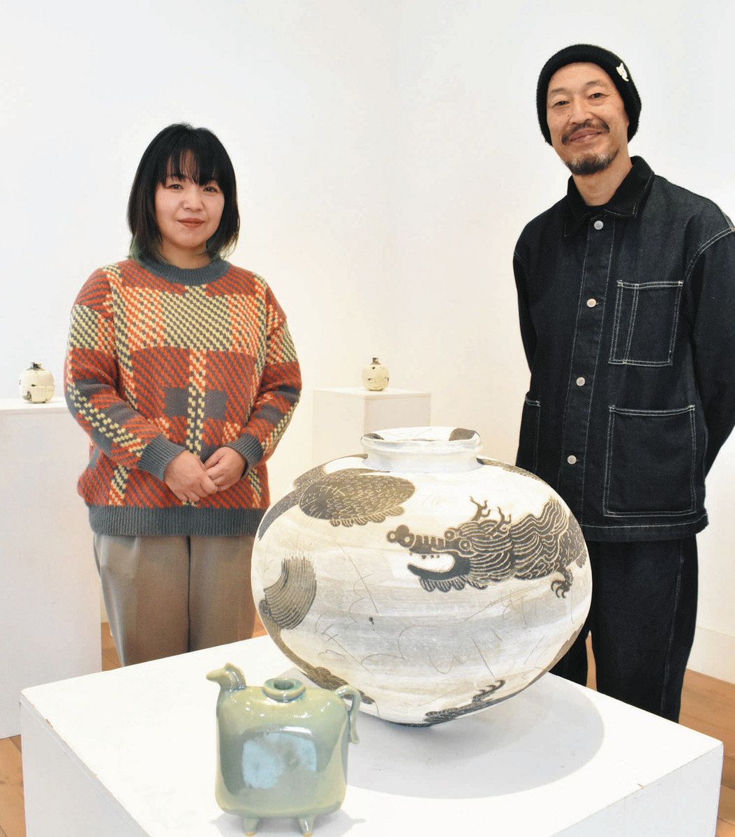 24年の干支や動植物を表現 伊賀の吉村さん・浜田さん夫婦が陶芸展：中