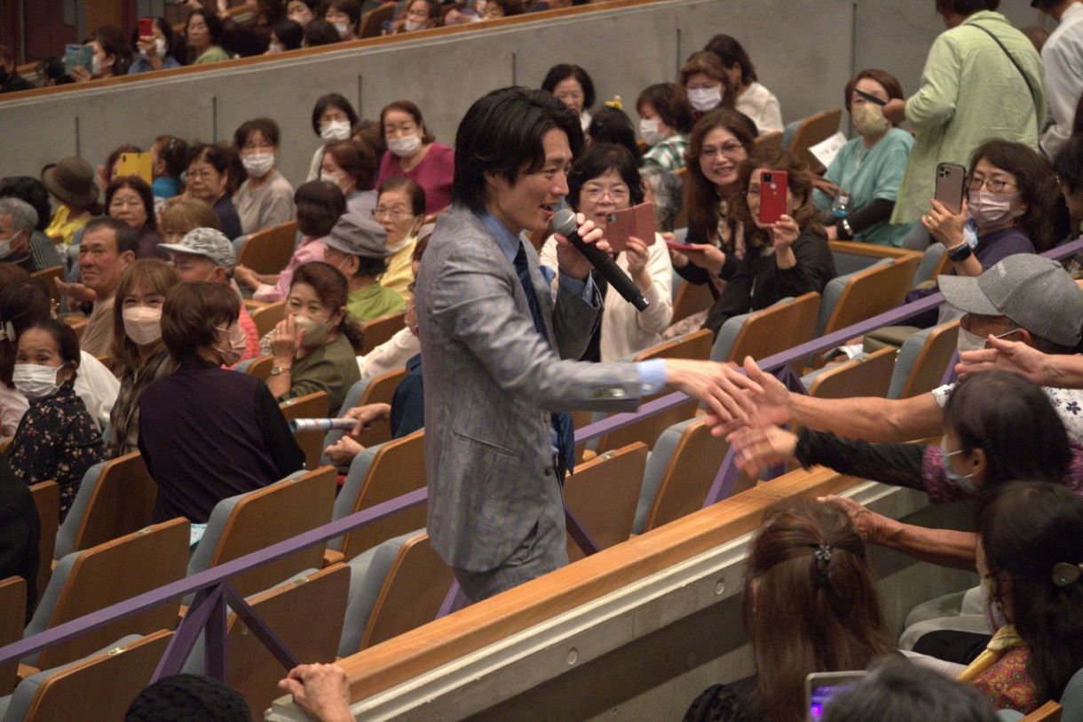 真田ナオキ、自身最南端の宮古島で初コンサート 師匠・吉幾三に宮古島ソングをお願い「観光大使になれたら」:中日スポーツ・東京中日スポーツ