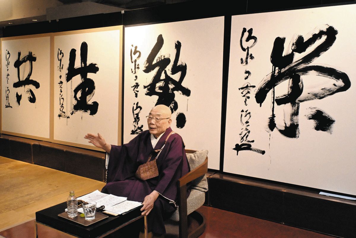 能登復興を願い清水寺貫主が「栄」揮毫 名古屋三越栄店の「輪島塗職人