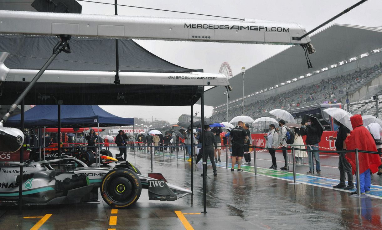 F1日本GPが3年ぶりに開幕 雨の鈴鹿でフリー走行1回目始まる：中日