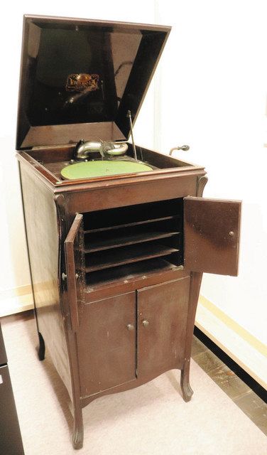 大正時代の蓄音機＝松阪市魚町の旧長谷川治郎兵衛家で