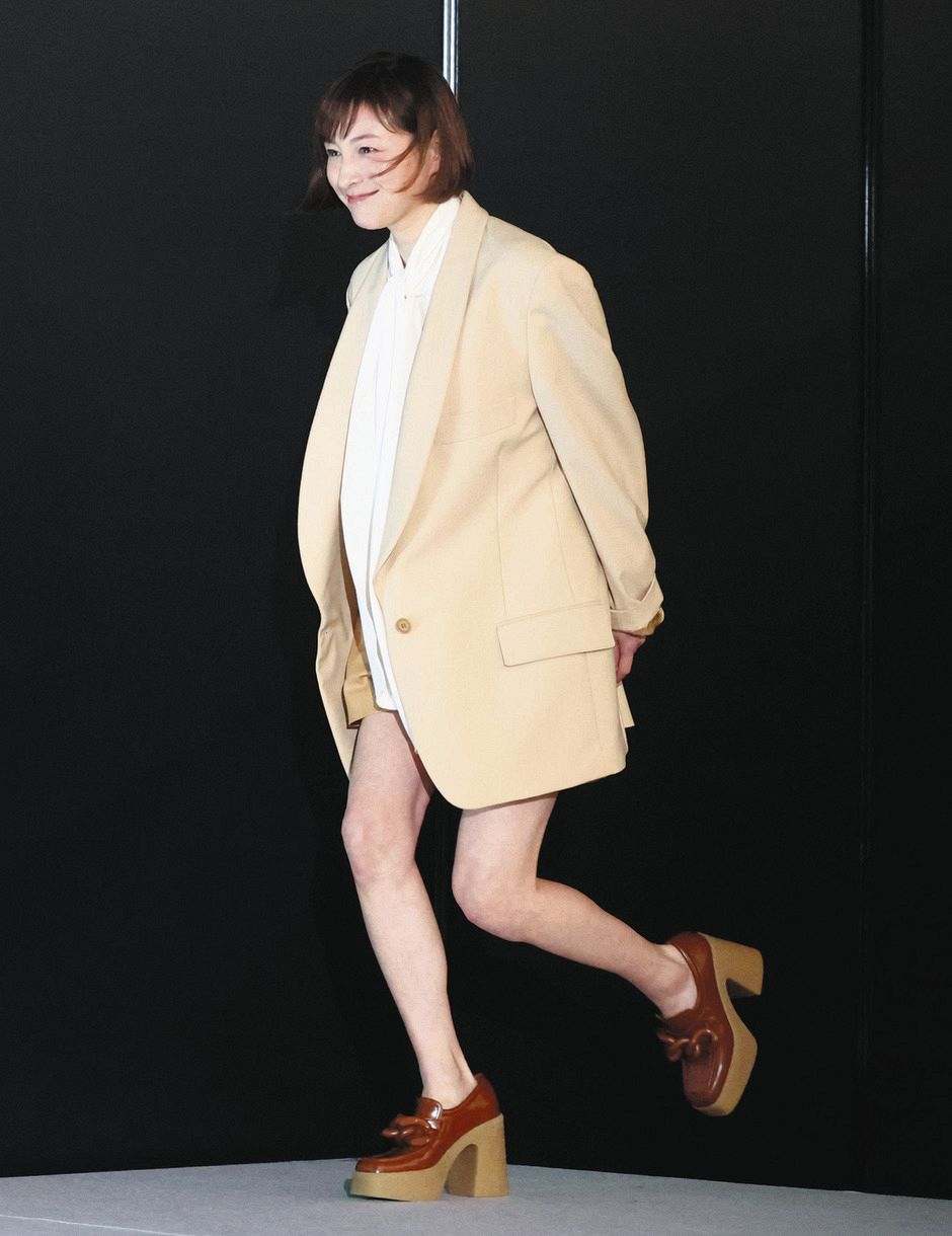 ◇広末涼子、43歳の最新美脚ショット【写真複数】：中日スポーツ・東京
