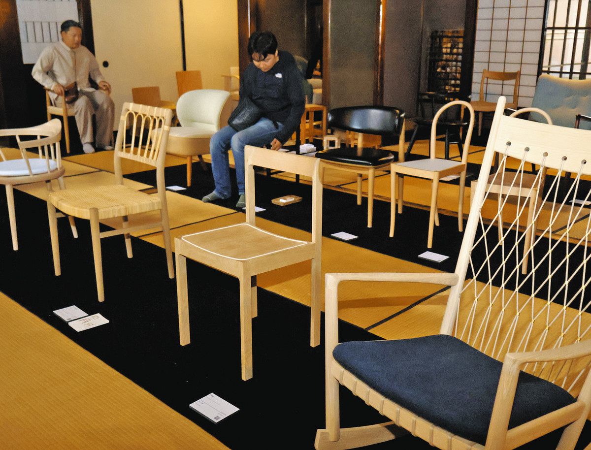 100脚の椅子を座り比べて 高山で家具職人や作家47組が出品：中日新聞Web