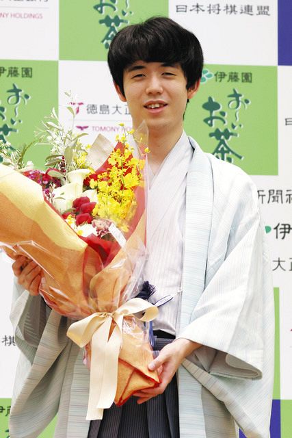 将棋・王位戦４連覇にも反省点強調 藤井聡太は前人未到の八冠へ：中日新聞Web