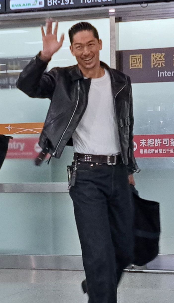 EXILE、台湾到着にファン2000人が熱烈歓迎 誕生日のTAKAHIROには現地
