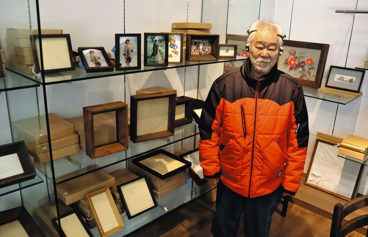 大小さまざまな額縁並ぶ 静岡の木工作家、彦根で個展：中日新聞Web