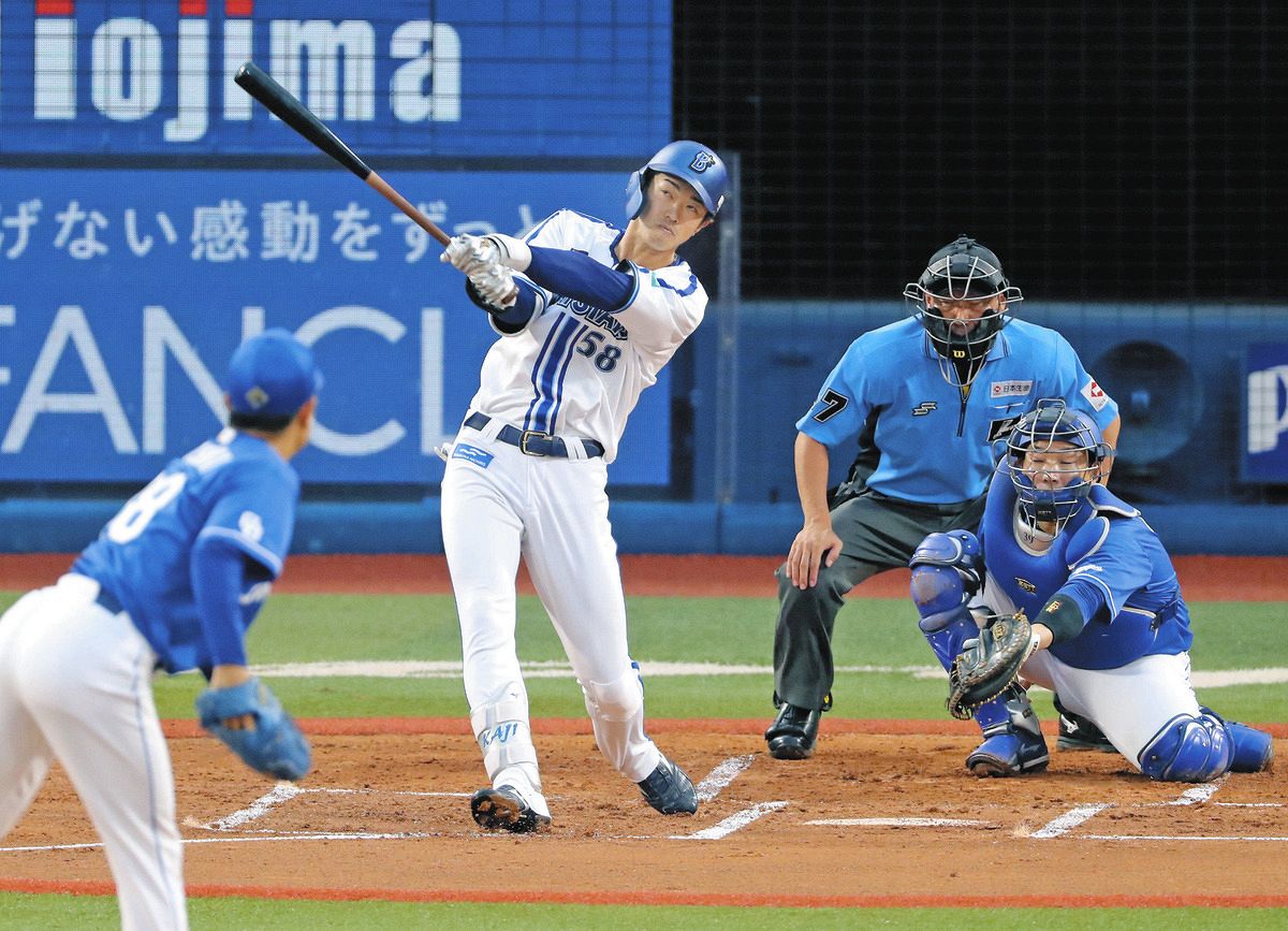 DeNA】梶原昂希、3号先頭打者弾で13試合連続安打「風のおかげで 