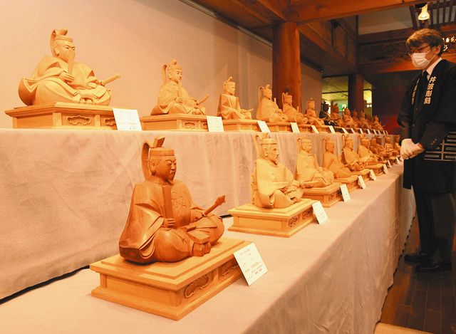 南砺、井波彫刻の展示販売 木彫り天神様 表情豊か：北陸中日新聞Web