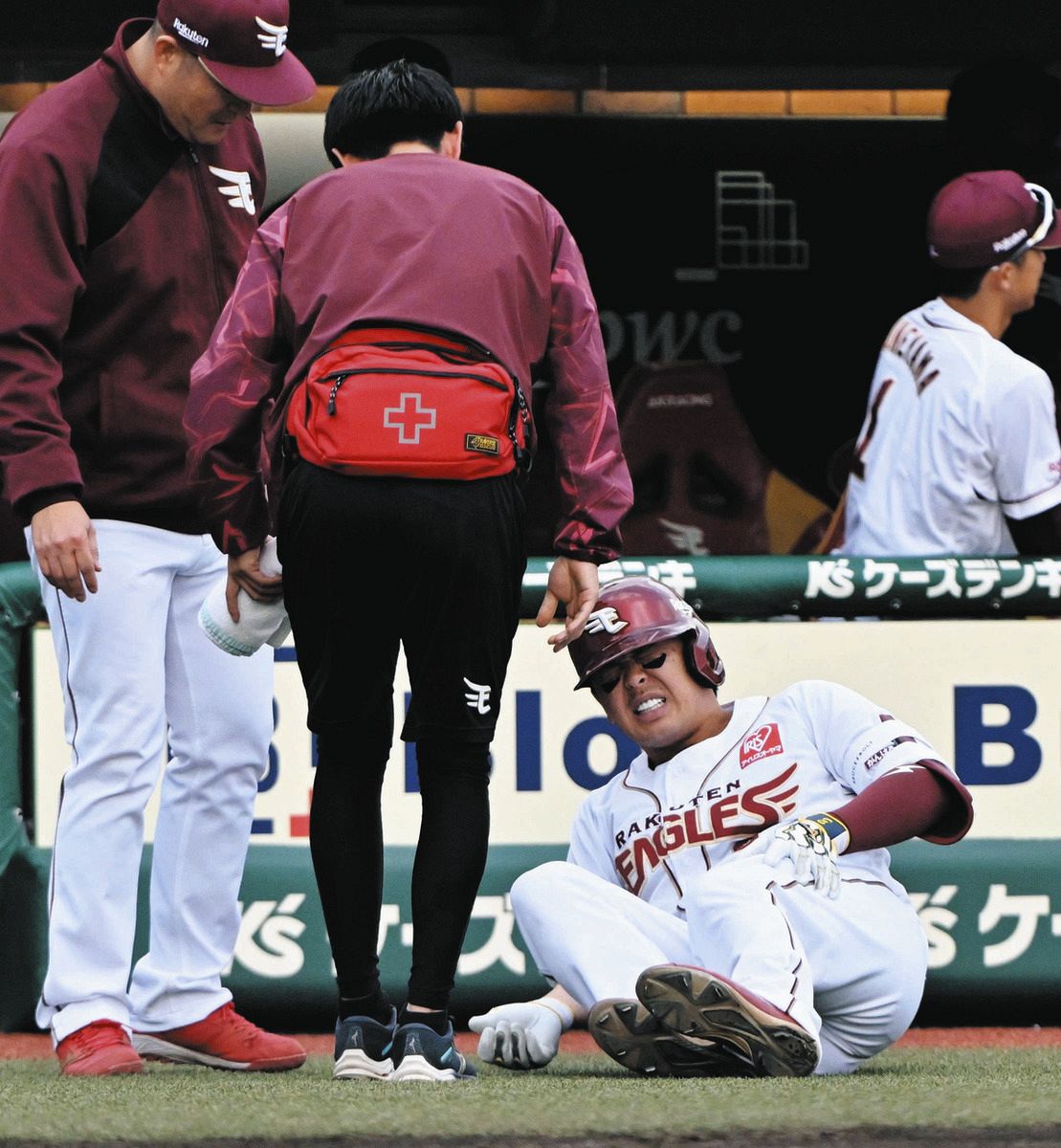 楽天・浅村栄斗、死球直撃でヒヤリ 2000安打まであと『11』 「浅村