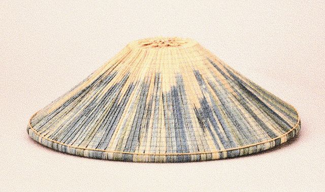 カラフルな菅笠 新商品 越中福岡の振興会 展示会:北陸中日新聞Web