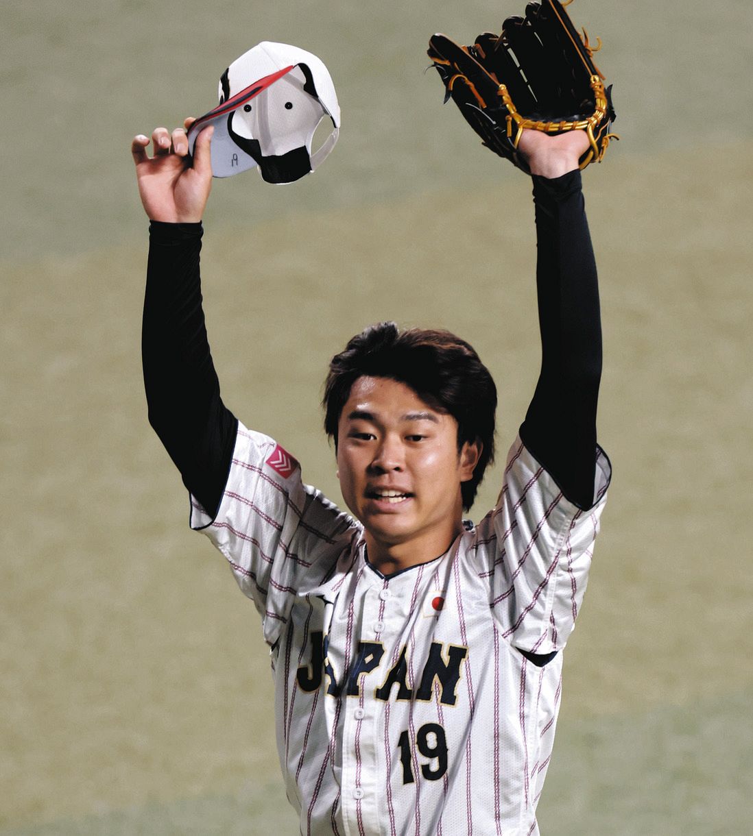 中日ドラゴンズ ガチャ 缶バッジ 赤黒い 高橋宏斗選手