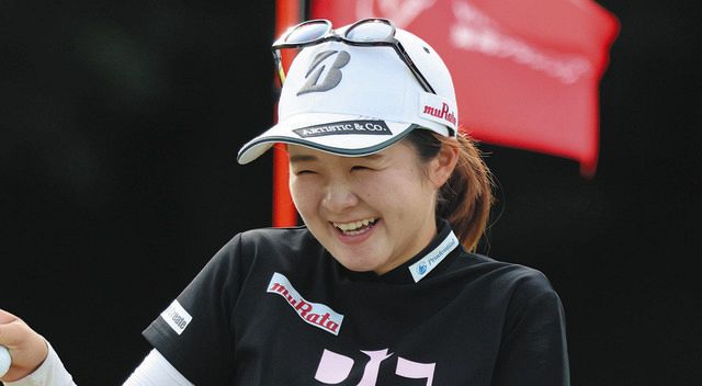 川崎春花が5アンダーで6位発進、ボールの置き位置を右にして修正