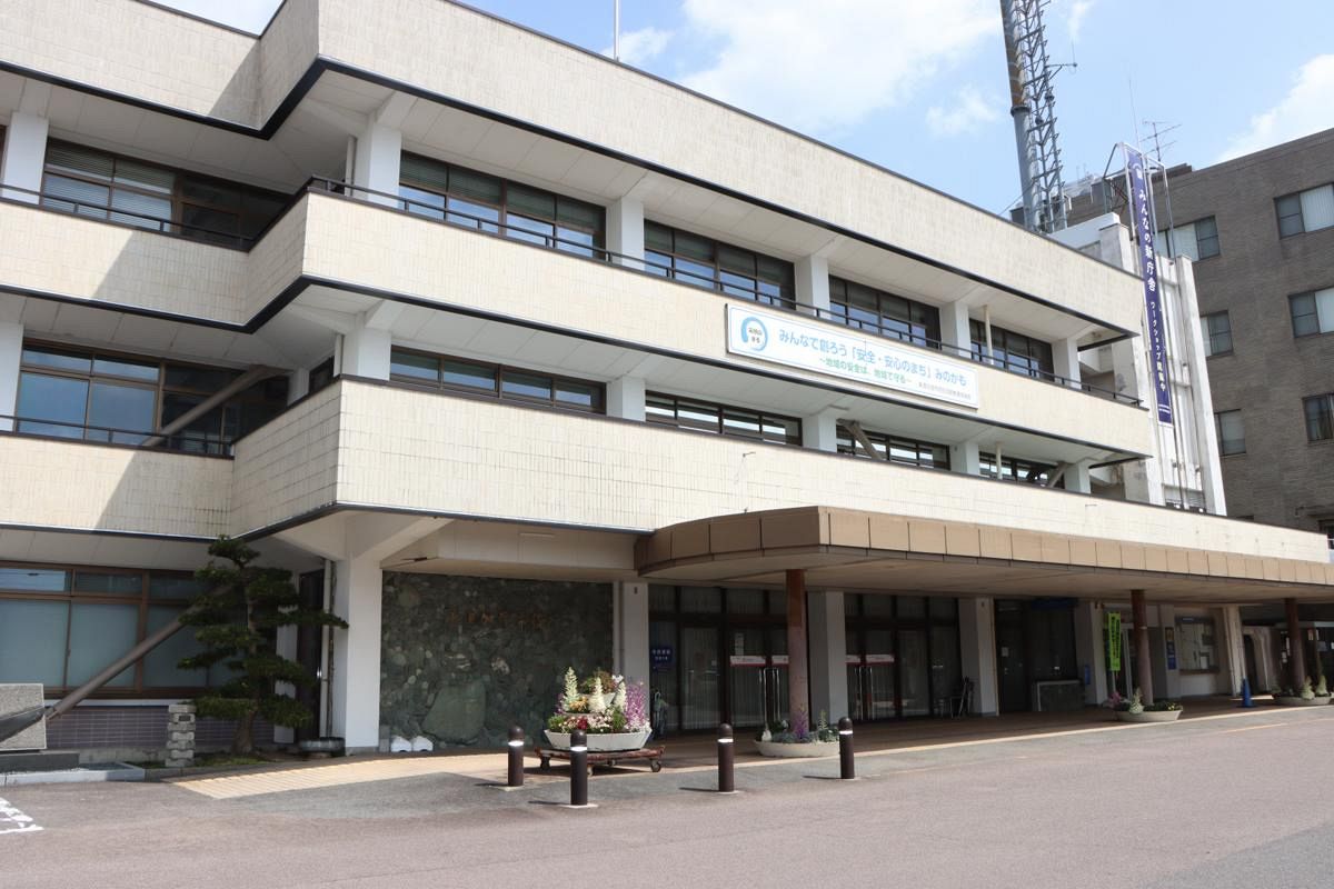 持参した冷却グッズ、下校時もひんやり 美濃加茂市、全小学校に