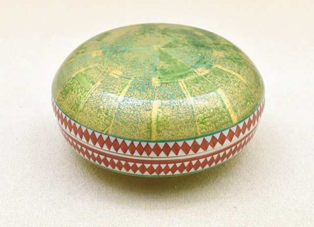 人間国宝 器の輝き＞第2部 （2）色絵磁器 加藤土師萌：中日新聞Web